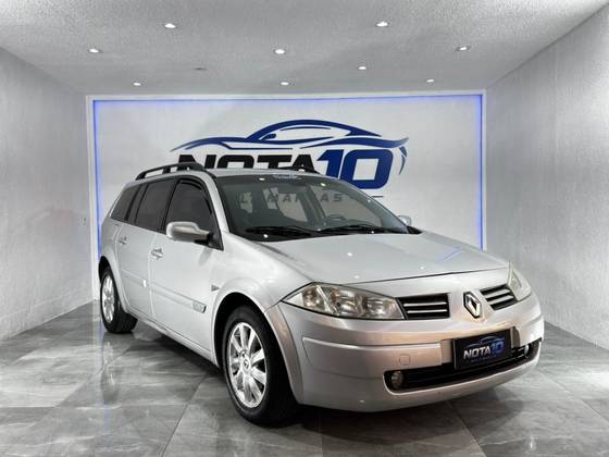 RENAULT MEGANE 1.6 DYNAMIQUE GRAND TOUR 16V FLEX 4P MANUAL RENAULT MEGANE 1.6 DYNAMIQUE GRAND TOUR 16V FLEX 4P MANUAL